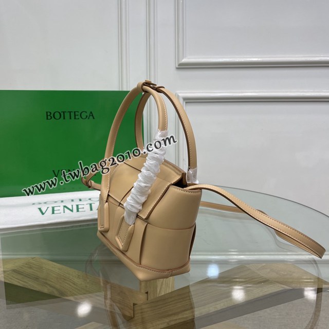 Bottega veneta高端女包 KF008 寶緹嘉新款Arco29 杏仁色 BV經典款mini平紋皮編織女手提包  gxz1126
